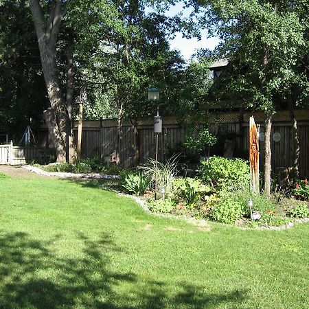 Twin Pines Bed And Breakfast Peterborough Exteriér fotografie