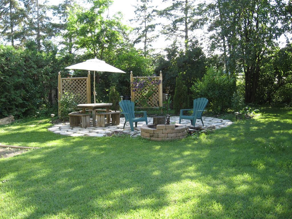 Twin Pines Bed And Breakfast Peterborough Exteriér fotografie