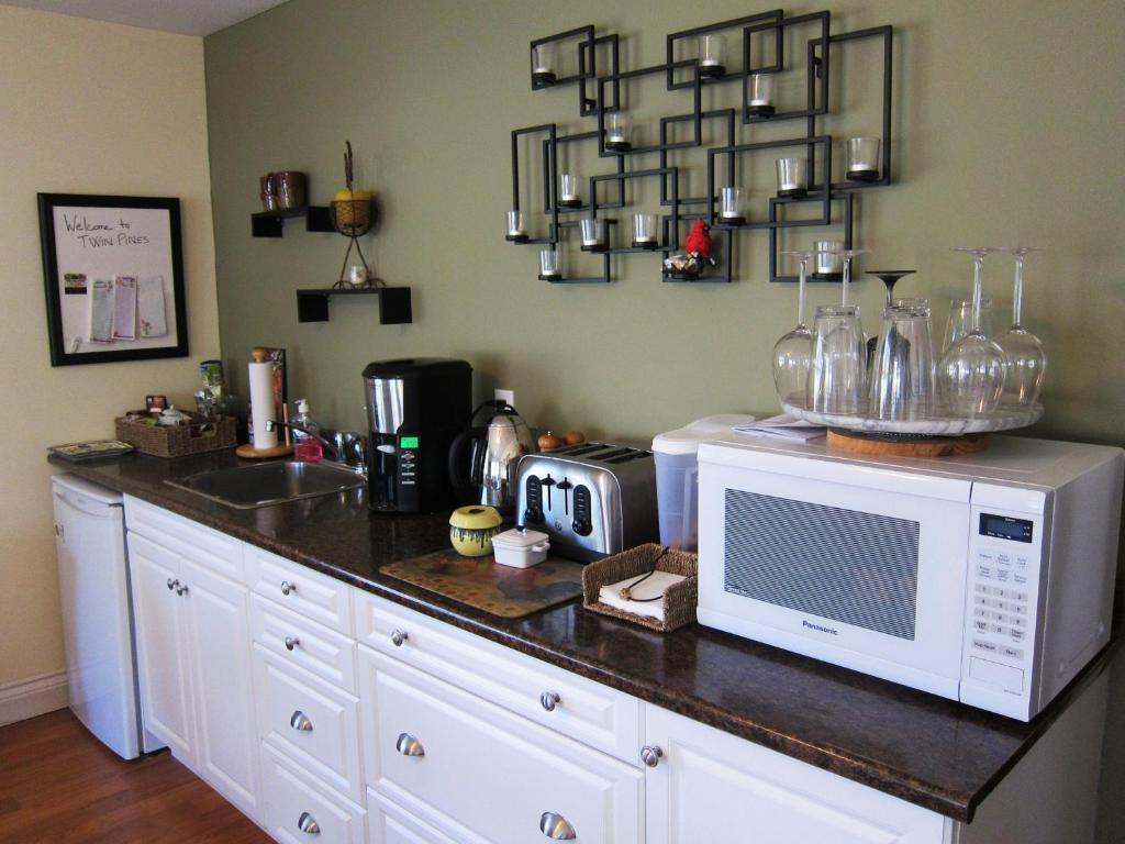 Twin Pines Bed And Breakfast Peterborough Exteriér fotografie