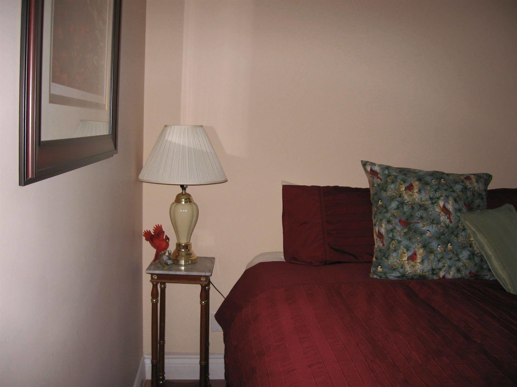 Twin Pines Bed And Breakfast Peterborough Exteriér fotografie