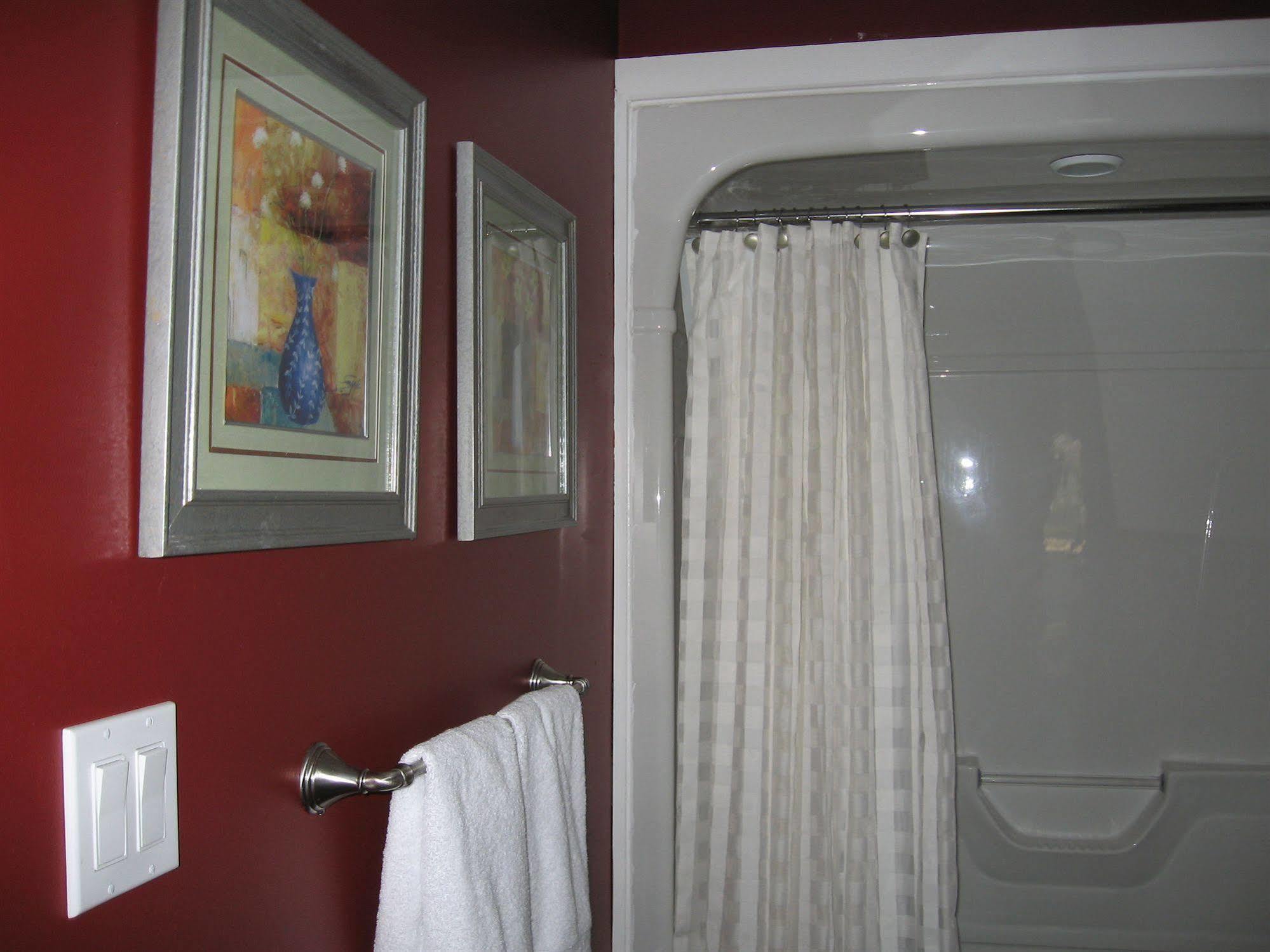 Twin Pines Bed And Breakfast Peterborough Exteriér fotografie