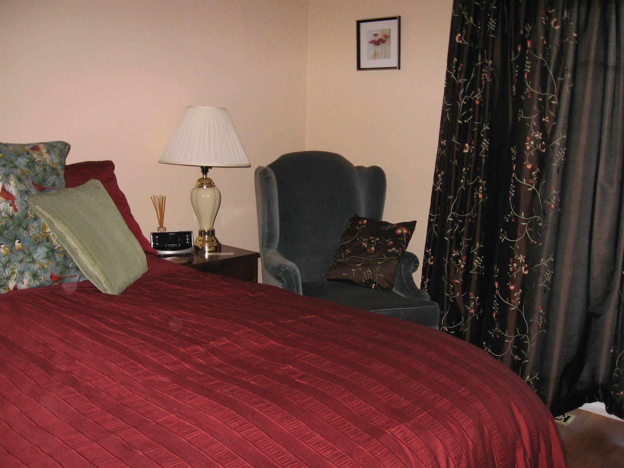 Twin Pines Bed And Breakfast Peterborough Exteriér fotografie